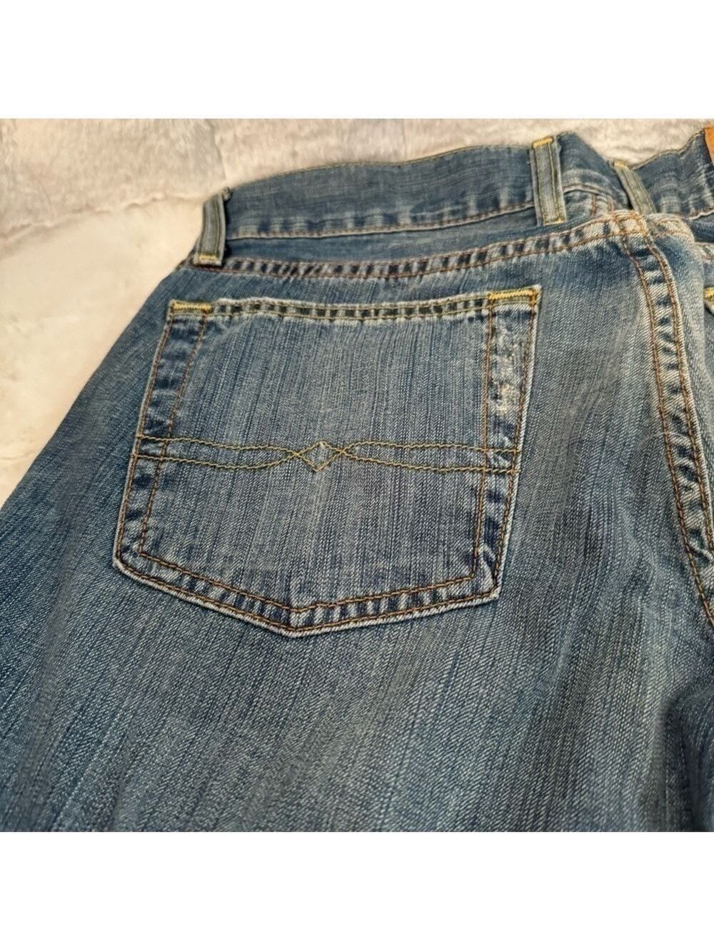 Lucky Brand Dungarees American Classic Vintage Maddy Ankle Jeans.
Size 4/27
NWT - Picture 8 of 13